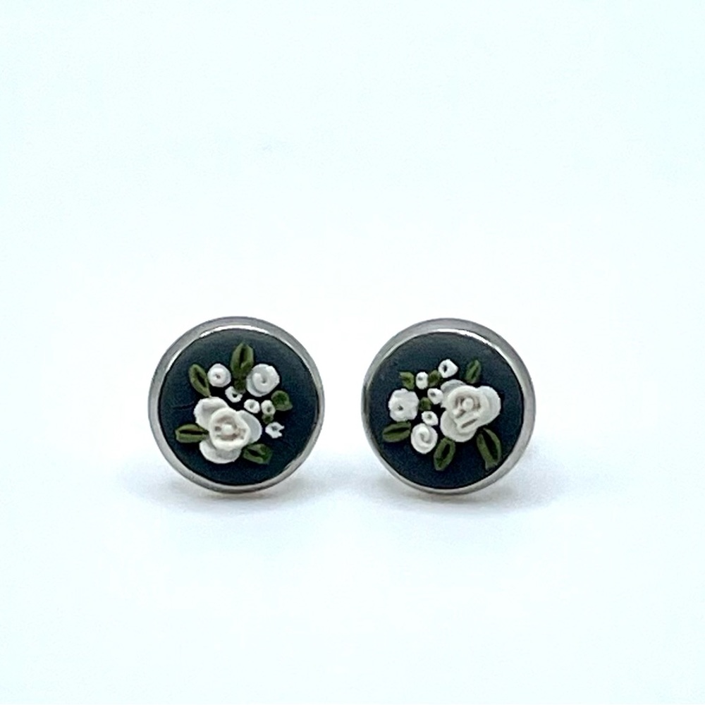Handmade clay floral earrings grey with white flowers